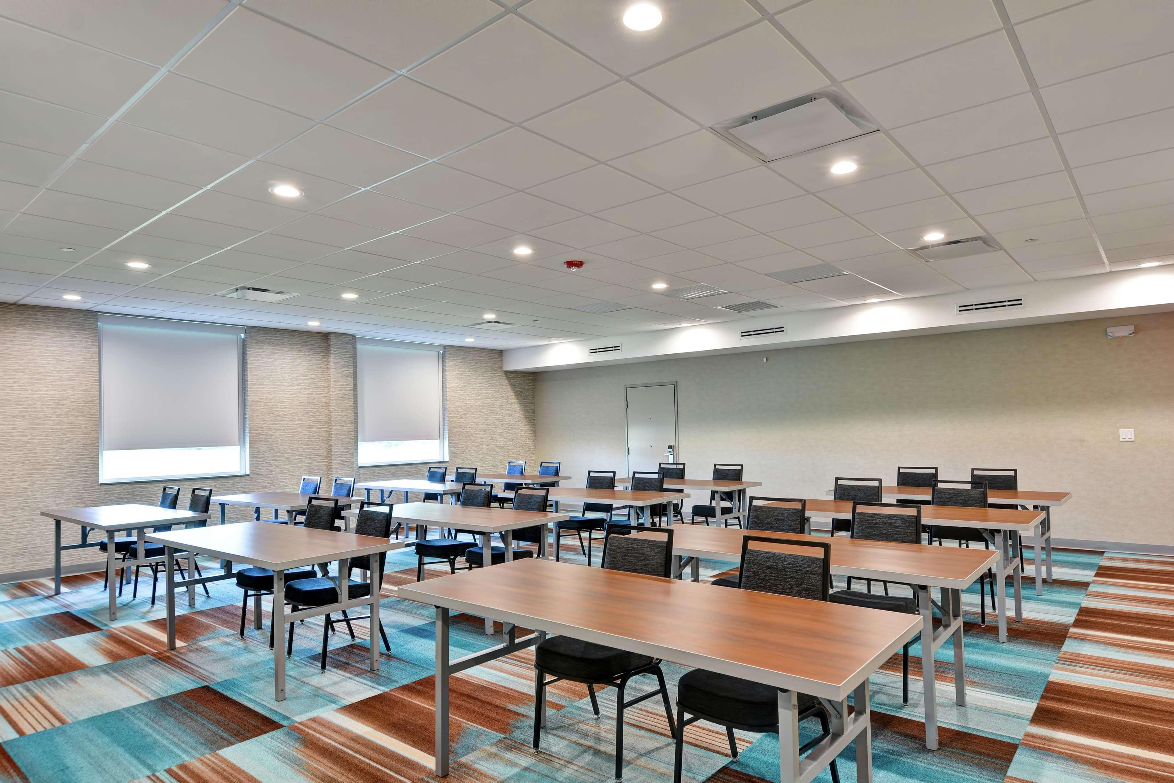 Home2 Suites By Hilton La Porte Bagian luar foto