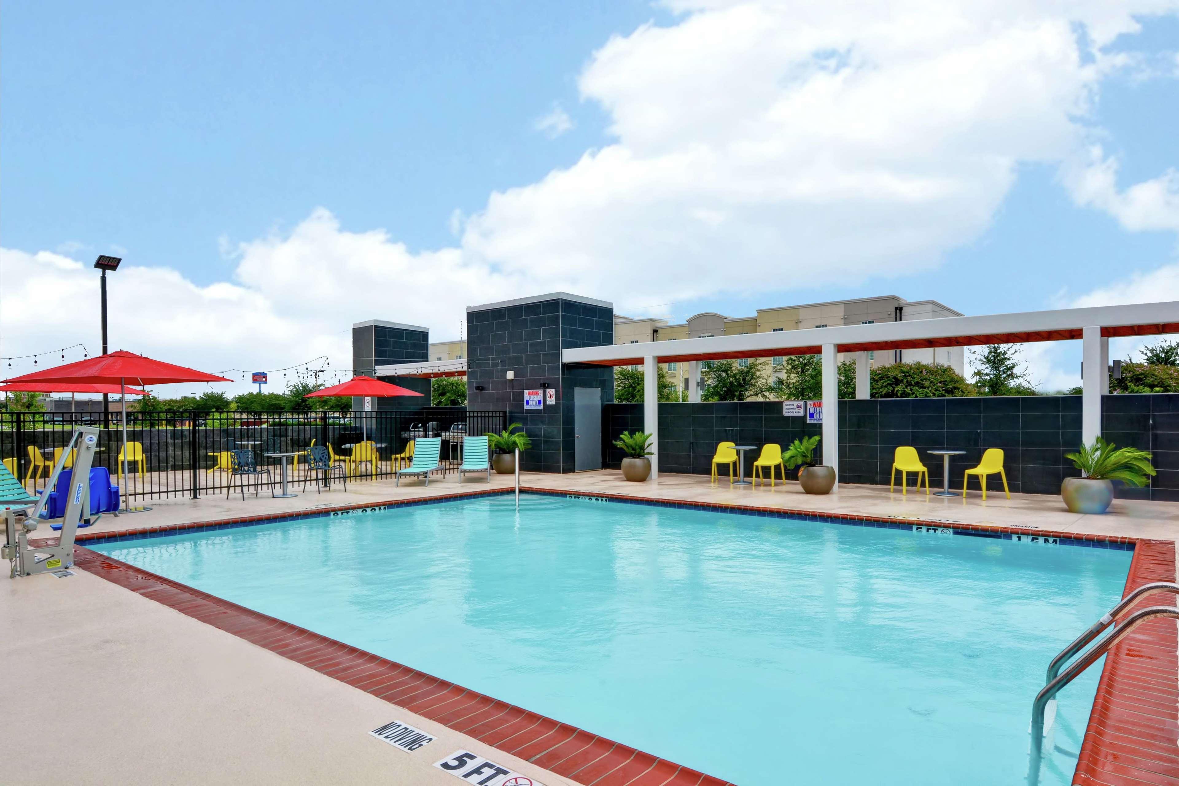 Home2 Suites By Hilton La Porte Bagian luar foto